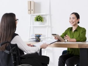 atinatin-medium-shot-women-discussing