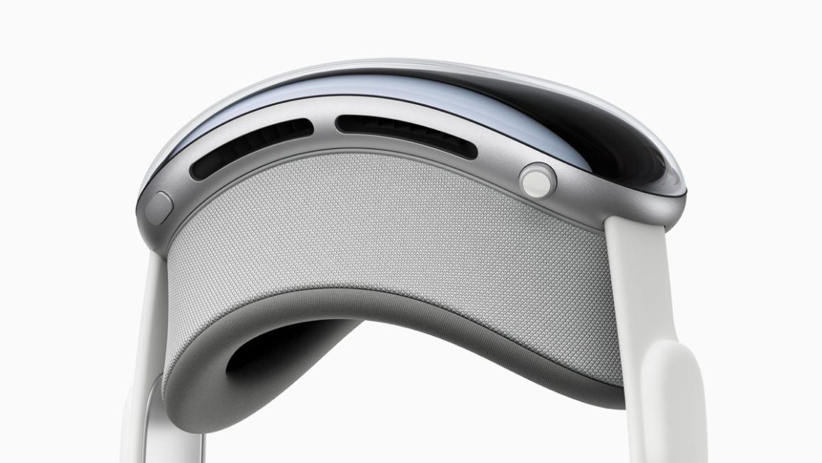 Apple-WWDC24-Vision-Pro-global-availability-3D-movies-Dune-240610_c