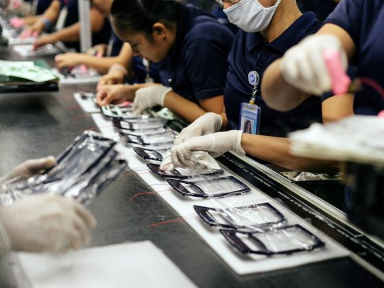 Employees work on calculators at the Cal-Comp Technology (Philippines) plant in Lipa City, Batangas, The Philippines, on Friday, Aug. 10, 2018. Photographer: Hannah Reyes Morales/Bloomberg