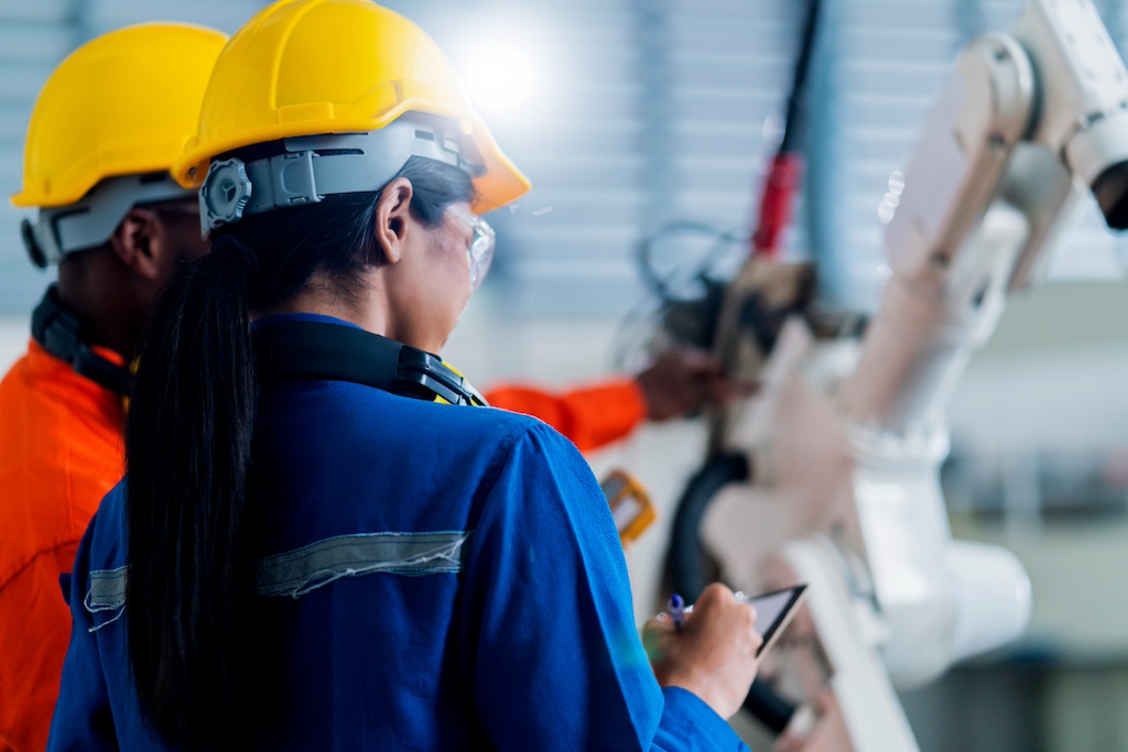 atbp-atinatin-technology-industry-worker-749